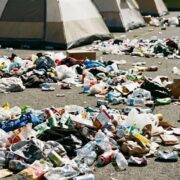 Woodstock '99 – techniczne studium logistycznego upadku i infrastrukturalnej przemocy