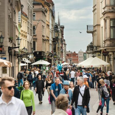 Dlaczego niektóre miasta wydają się znacznie droższe dla turystów niż dla mieszkańców?
